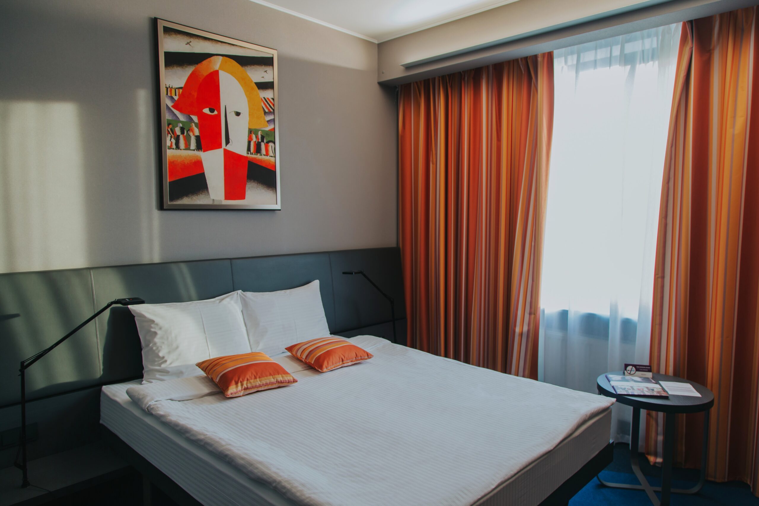 Standard room at the Mercure Kyiv Congress Hotel with a king-size bed