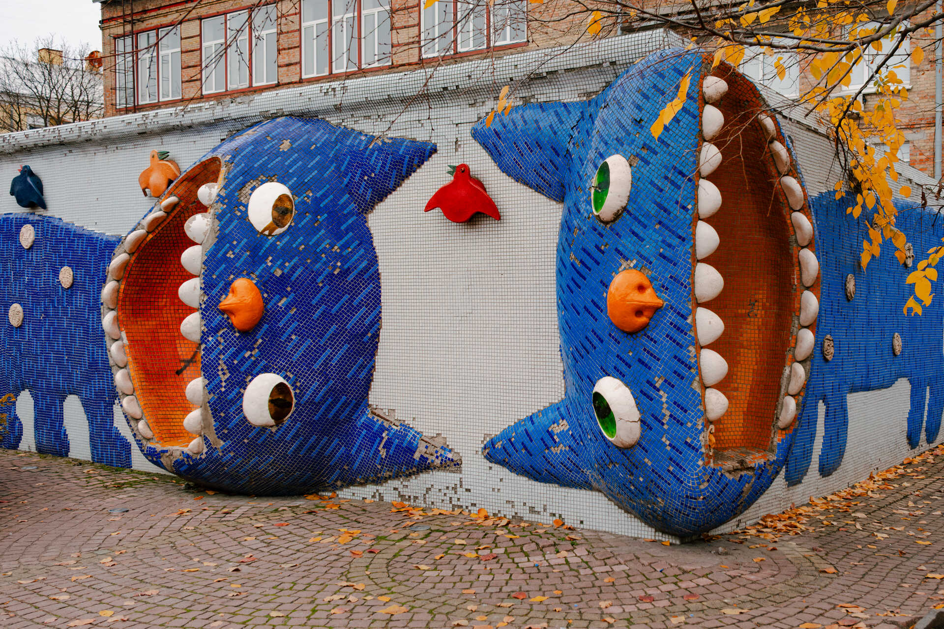 Landscape Alley - large mosaic centipede cat