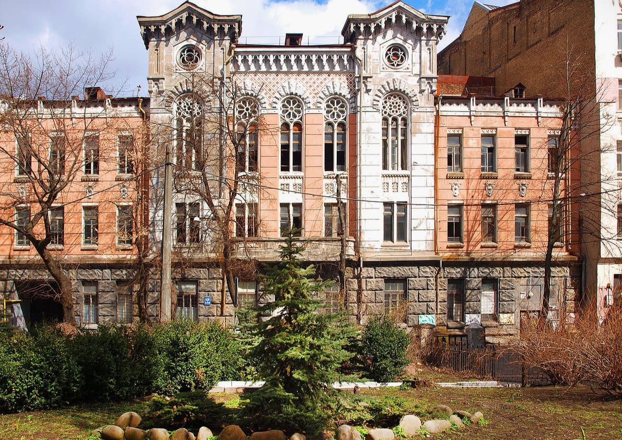 Vulytsia Reitarska in Kyiv - pink Neo-Gothic building facade with pointed arched windows