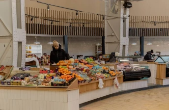 Kyiv markets and fairs: where to buy groceries, vintage finds, and antiques