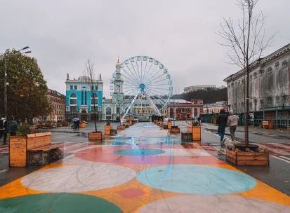 Kontraktova Square