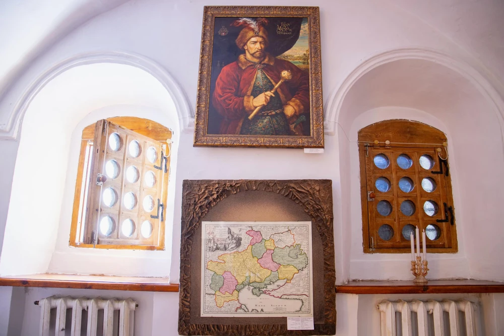Muzei Hetmanstva in Kyiv - thick white walls with arched window niches displaying a historic portrait of a Hetman and an ancient map of Ukraine