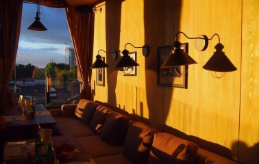 Restaurant Very Well Cafe - interior dining area offering a wide panoramic view through large windows