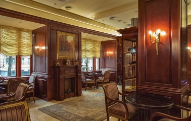 Premier Palace - luxurious dining hall set up