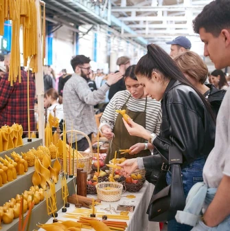 Buy handmade wax candles at the Kurazh market in Kyiv