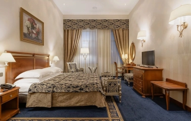 Room with a double bed at the Premier Palace Hotel in Kyiv, decorated in a classic style