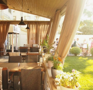 Restaurant Very Well Cafe - outdoor dining terrace featuring modern tables chairs and decorative plants