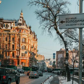 Volodymyrska Street sign near the Syrotkin House in Kyiv