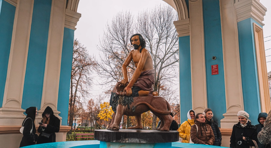 Samson Fontain - fountain as a biblical strength symbol