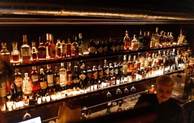 hendricks bar 3