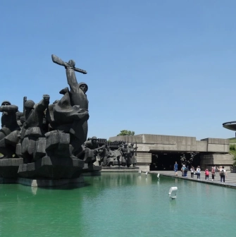 Sculptural composition near the fountain on the territory of the Museum of the History of Ukraine in the Second World War