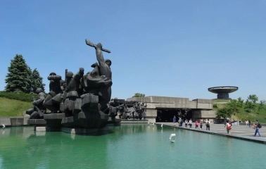 Sculptural composition near the fountain on the territory of the Museum of the History of Ukraine in the Second World War