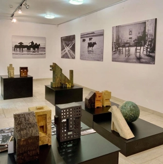 Models of architectural forms and black and white photos in the Triptych Art Gallery in Kyiv