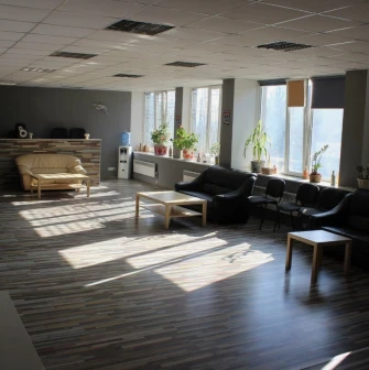 HUB 4.0 - relaxed chill room with bean bags and abstract art