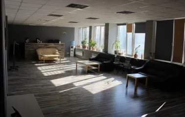 HUB 4.0 - relaxed chill room with bean bags and abstract art