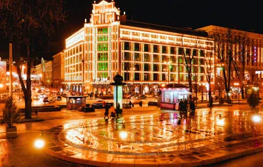 Khreshchatyk in Kyiv - evening Khreshchatyk with lanterns and fountains