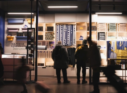 Zalizna Kramnytsia in Kyiv - a shining showcase of a souvenir shop filled with goods and silhouettes of customers