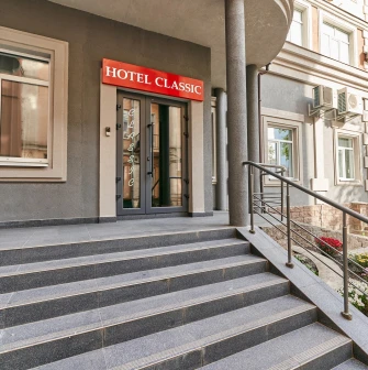 Main entrance with steps leading to the door of Hotel Classic