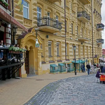 St. Andrew's Descent with historic architecture and souvenir shops