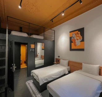 Two-storey room with two single beds and a mezzanine bed at Globe Runner Hostel in Kyiv