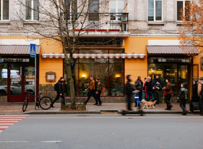 Yaroslava pastry in Kyiv - street view of the bakery on Yaroslaviv Val with people passing by