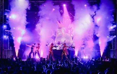 Vyava in Kyiv - an energetic dance show with a DJ and dancers surrounded by thick smoke