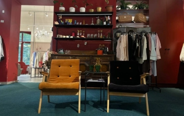 Kapsula in Kyiv - stylish lounge corner with vintage armchairs
