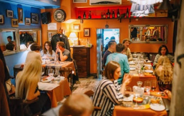 Très FRANÇAIS - elegant dining hall with chandeliers long mirrors and set tables