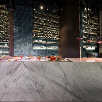 Catch Seafood Restaurant - impressive fresh seafood on ice