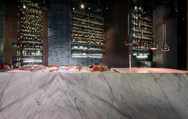 Catch Seafood Restaurant - impressive fresh seafood on ice