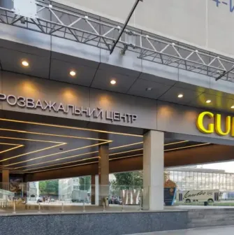 The entrance to the Gulliver shopping and entertainment center with a yellow logo