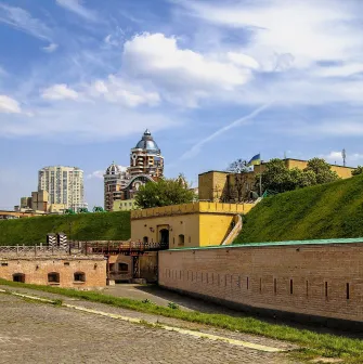 Kyiv Fortress in Kyiv - entrance to the fortress through the bridge and cannons on the hill