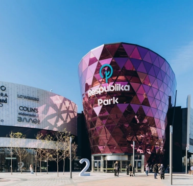 The main entrance to the Respublika Park shopping center with a purple facade in Kyiv