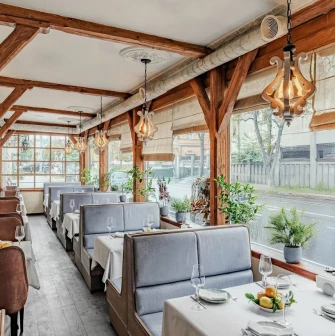 Restaurant Vero Vero - interior space offering a panoramic view at the street