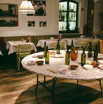 Chachapuri in Kyiv - interior of the dining hall and table for the master class