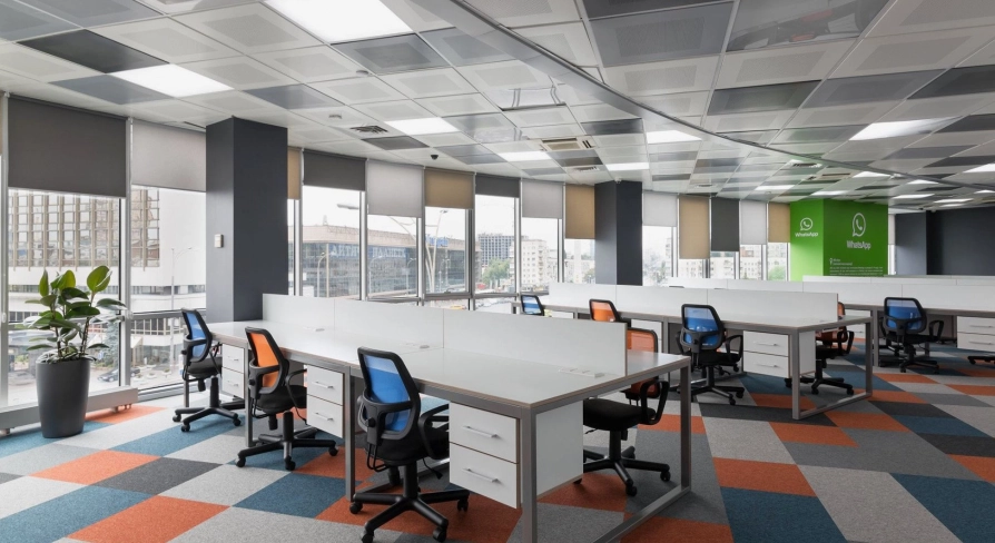 Peremoga Space - open-plan workspace with multiple desks and ergonomic chairs