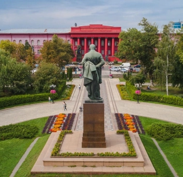 Monument to Taras Shevchenko and the red building of the university in Kyiv