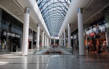 Ocean Plaza in Kyiv is a spacious hall with a high geometric glass roof filled with shops