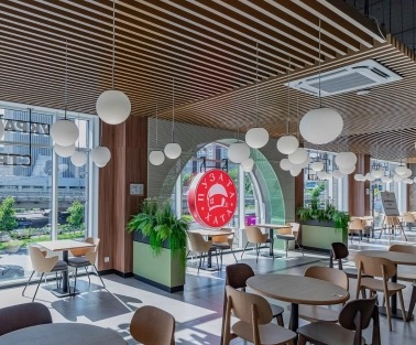 Restaurant Puzata Hata - bright dining area with large windows and the red Puzata Hata logo