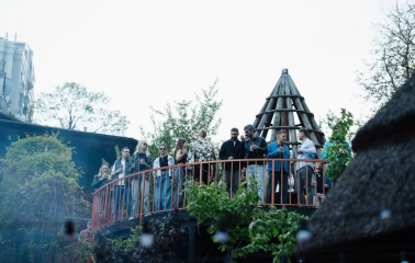 Kureni - guests on upper terrace with wooden tower structure