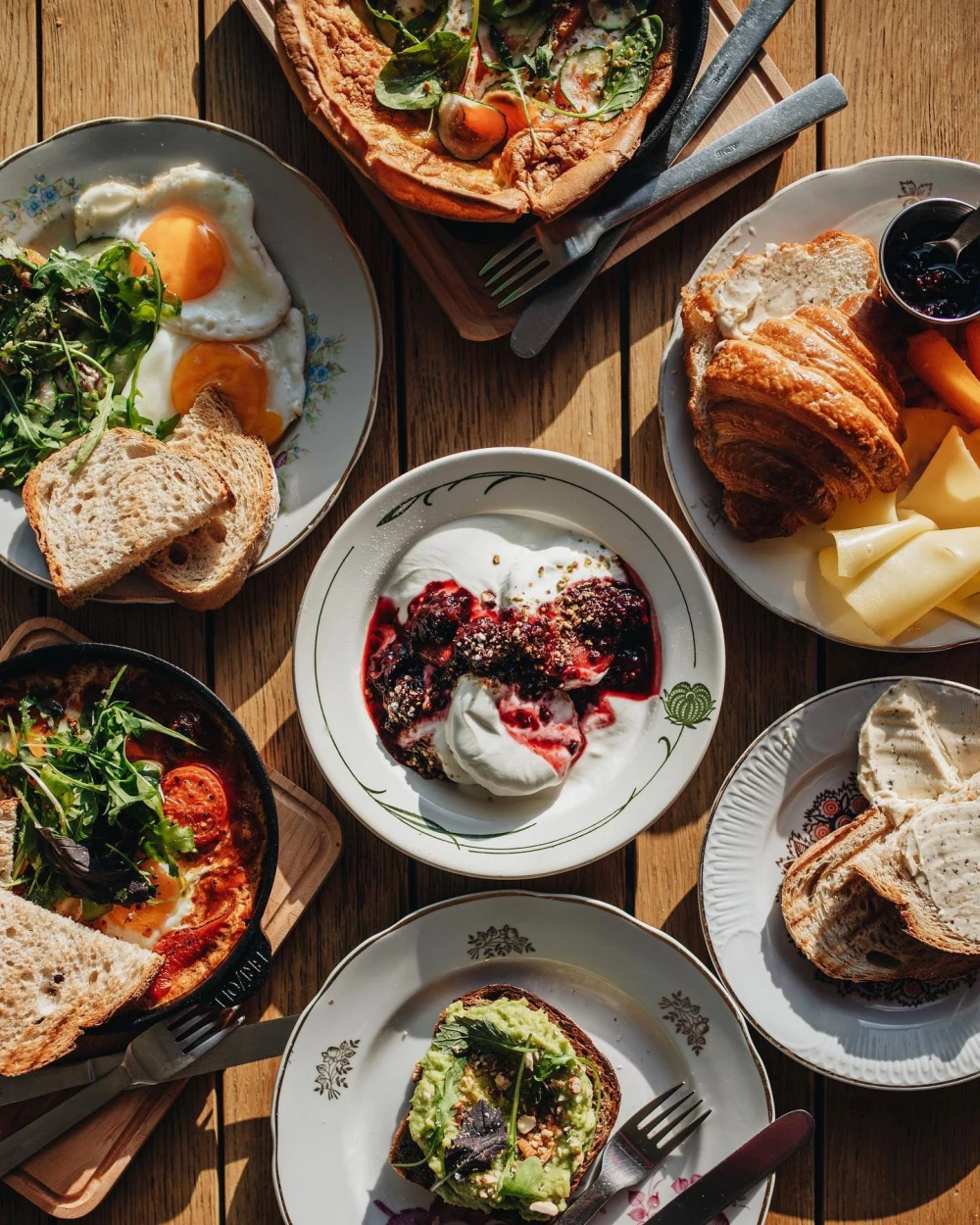 Octo Tower - breakfast table with eggs toast croissant and yogurt