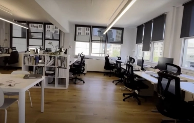 Bright open space office in Kooperativ with large windows
