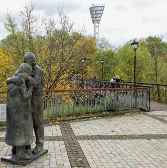 Luigi and Mokryna in Kyiv -monument to Luigi and Mokryna near the Bridge of Lovers in Mariinskyi Park