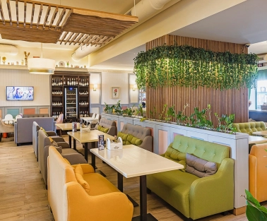 Cafe Pesto – a casual dining space with sofas and panoramic windows