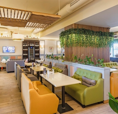 Cafe Pesto – a casual dining space with sofas and panoramic windows