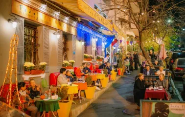 Très FRANÇAIS - charming outdoor terrace with seating decorated with potted plants