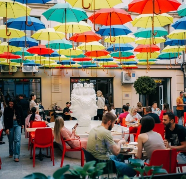 Restaurant Tisto, Syr i Titka Bella - courtyard seating under colorful suspended umbrellas