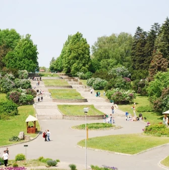 The central staircase with alleys and visitors in the Hryshko Botanical Garden