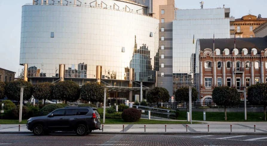 Facade of the Hyatt Regency Kyiv hotel with mirrored windows