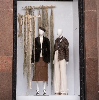 The autumn window display of the Vsi. Svoi" store in Kyiv with mannequins in warm clothes and linen decor